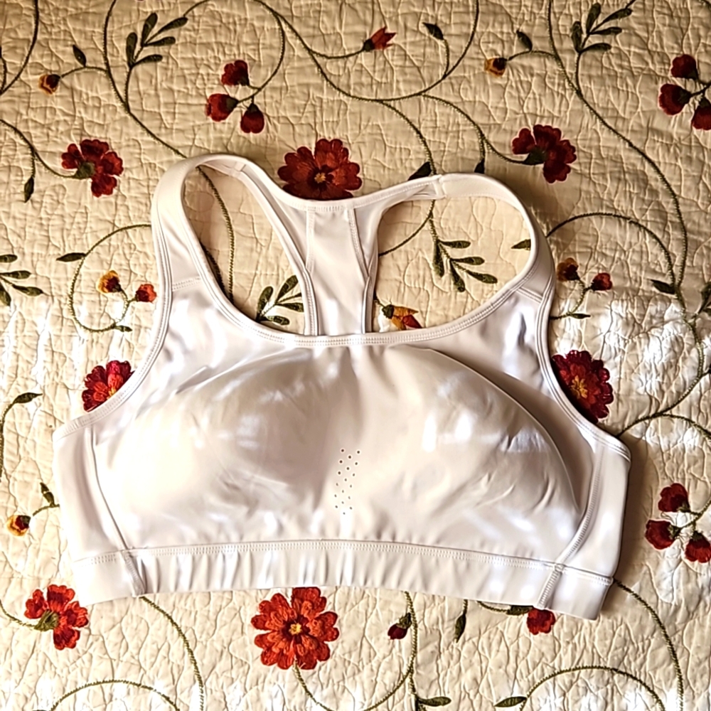 2 Avía sports bras